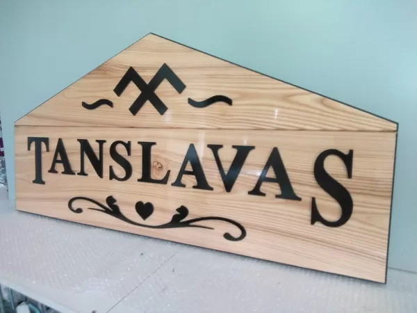 Mājas uzraksts, nosaukums