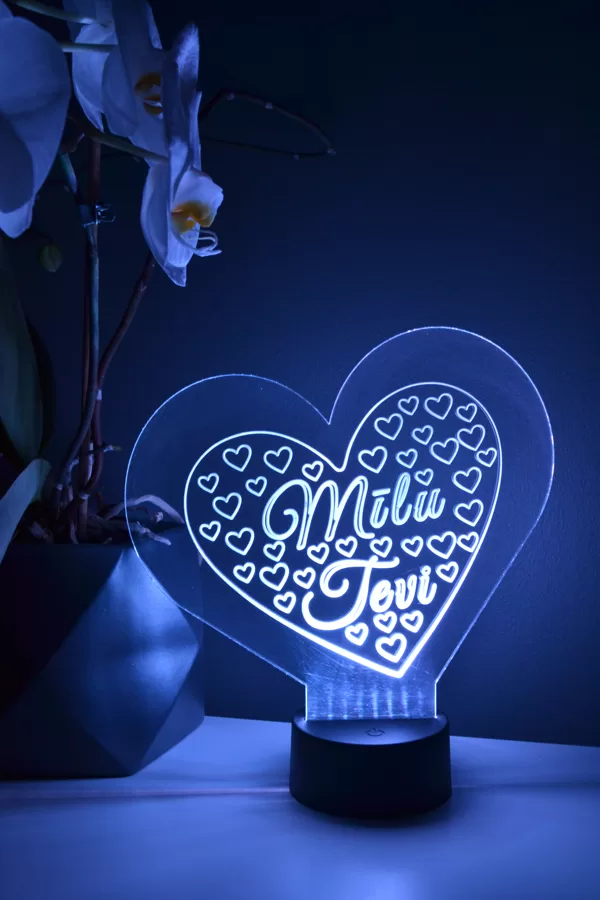 LED izgaismota plāksnīte, personalizēta
