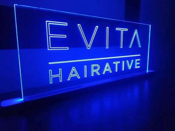 LED izgaismota plāksnīte, personalizēta
