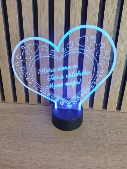 LED izgaismota plāksnīte, personalizēta