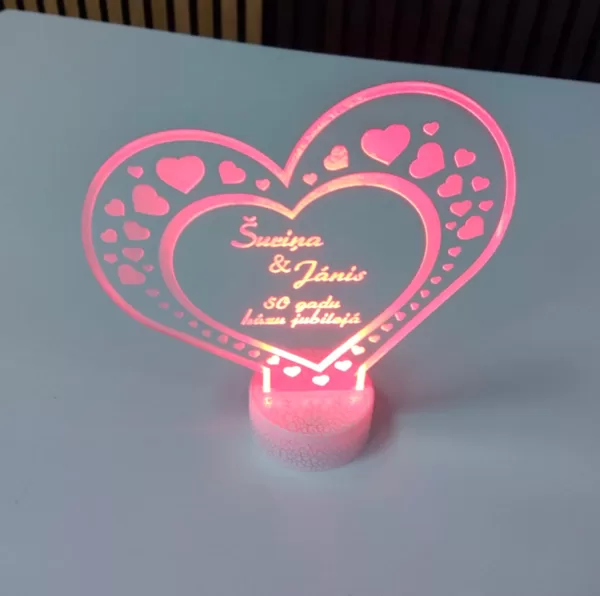 LED izgaismota plāksnīte, personalizēta