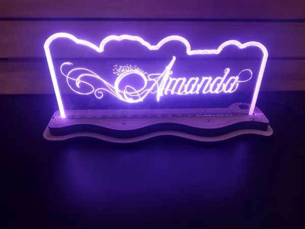 LED izgaismota plāksnīte, personalizēta
