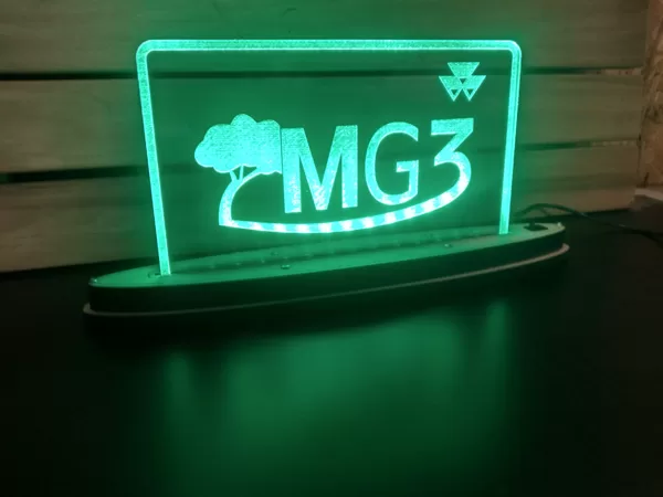 LED izgaismota plāksnīte, personalizēta