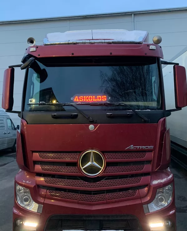 JAUNUMS - Auto LED izgaismota plāksnīte